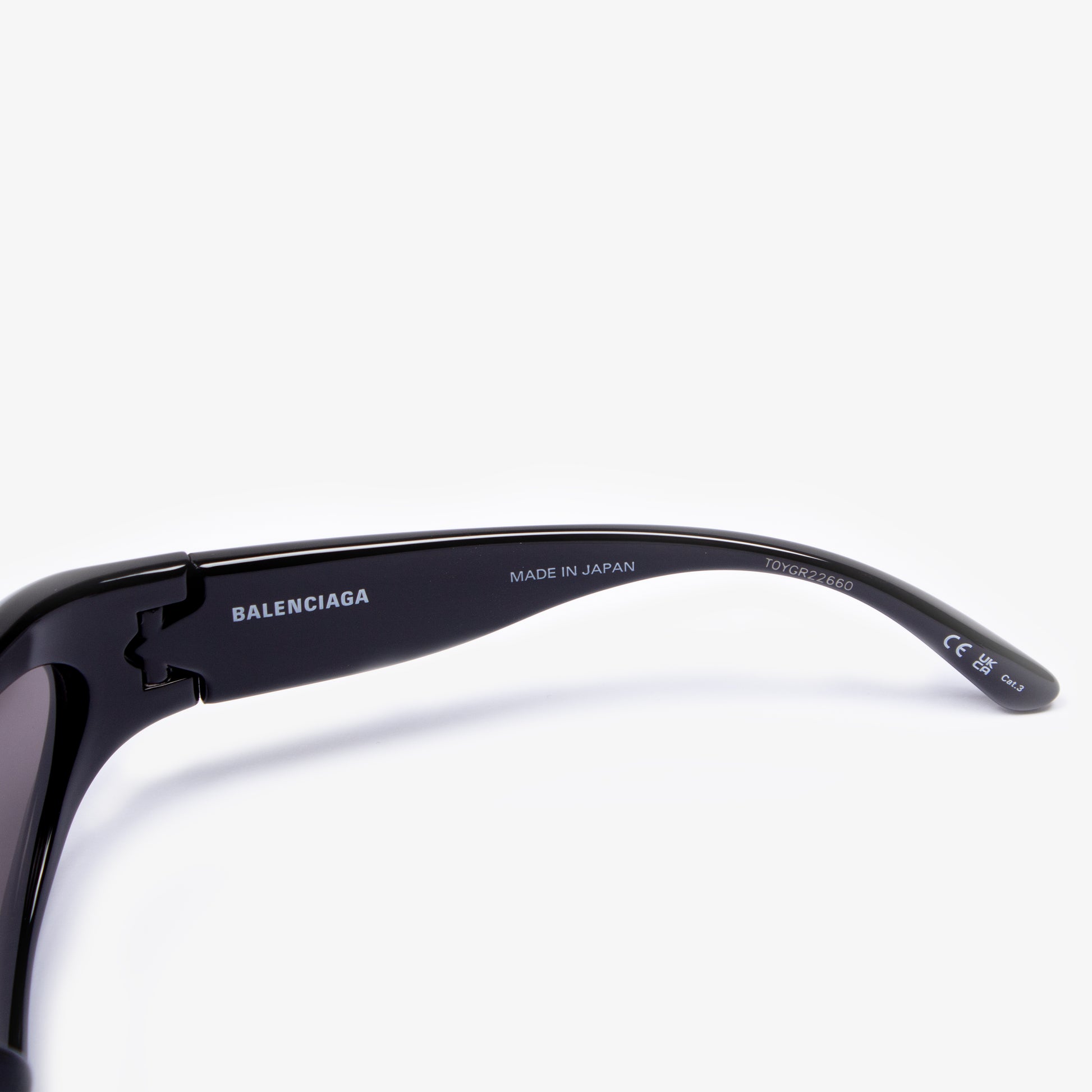 BLACK SWIFT OVAL SUNGLASSES