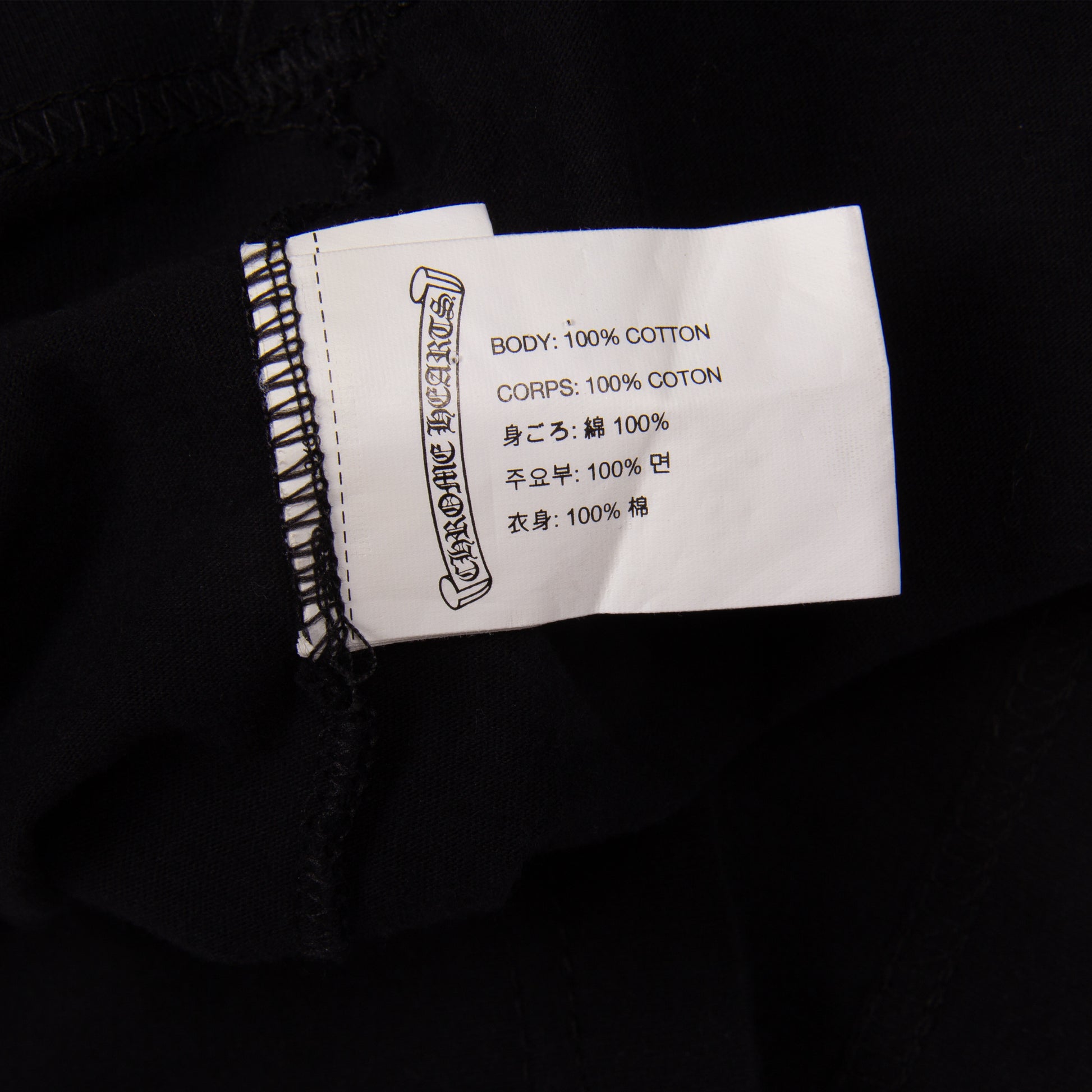 BLACK SCROLL LOGO POCKET TEE