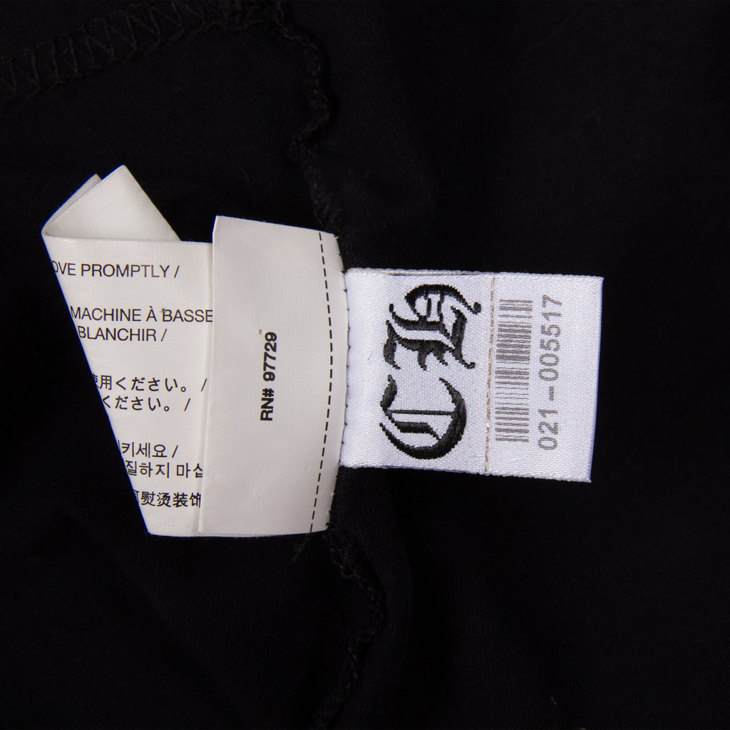 BLACK SCROLL LOGO POCKET TEE