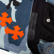 Load image into Gallery viewer, ARTIC CAMO ORANGE PATCH SHORT