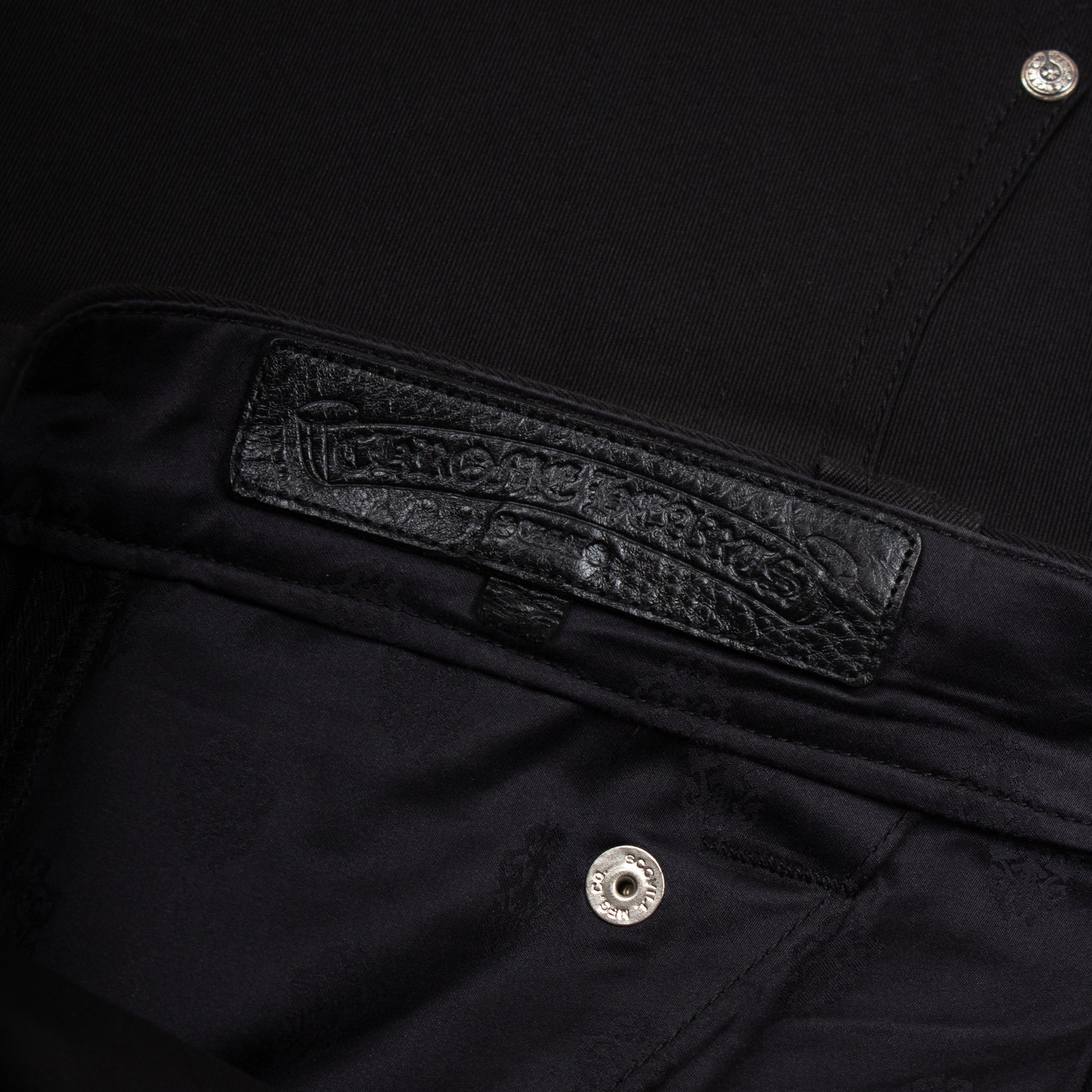 BLACK CARPENTER SHORT