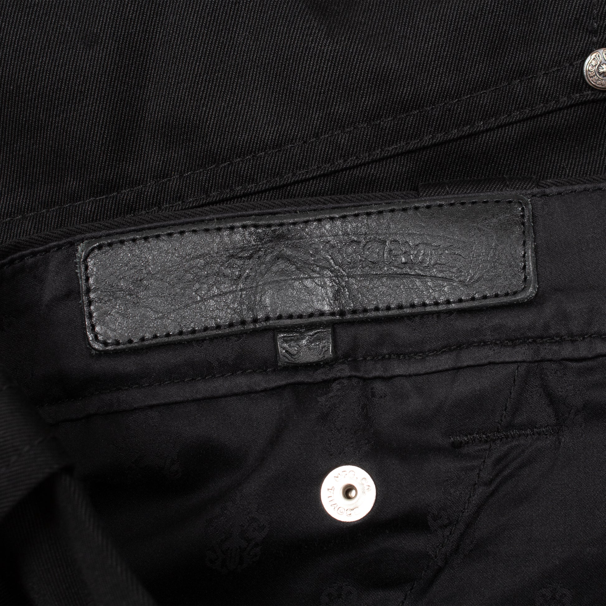 BLACK CARPENTER SHORT