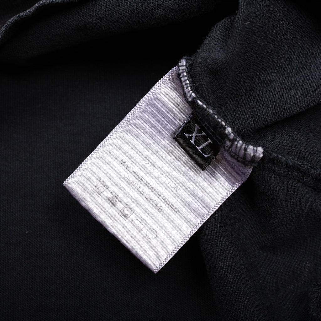 DISTRESSED POCKET TEE