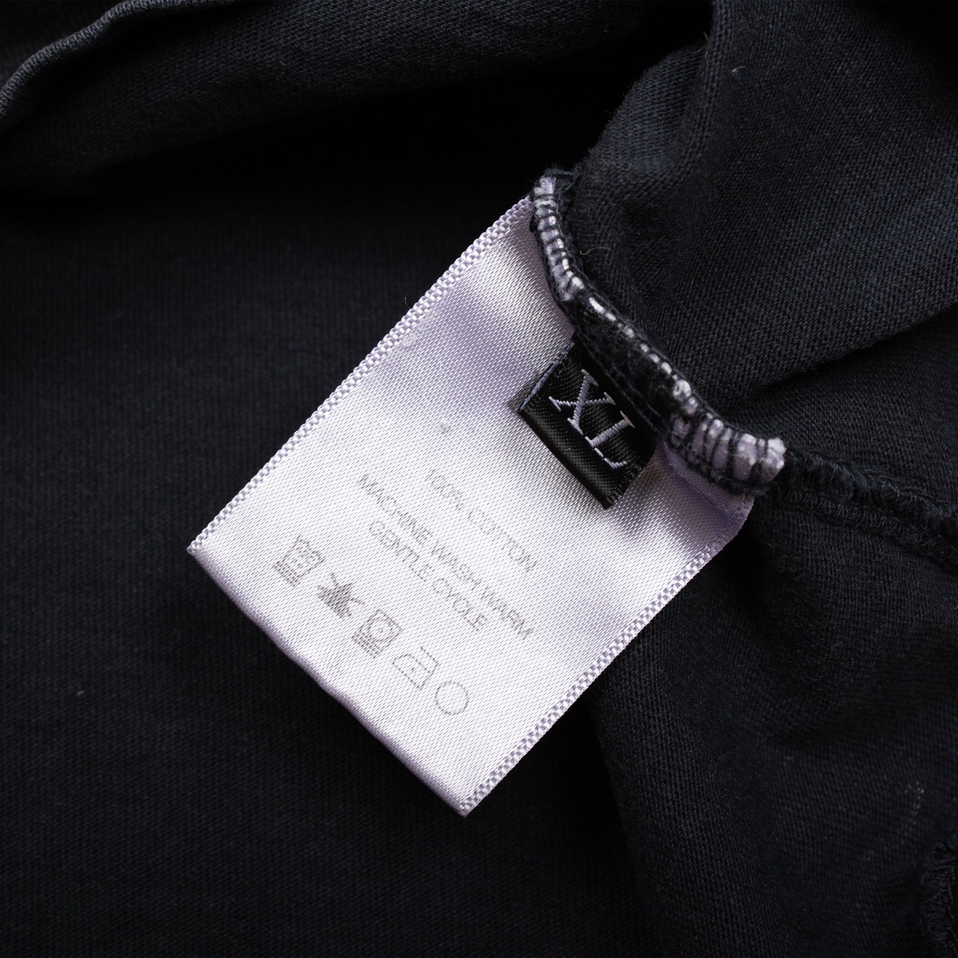 DISTRESSED POCKET TEE