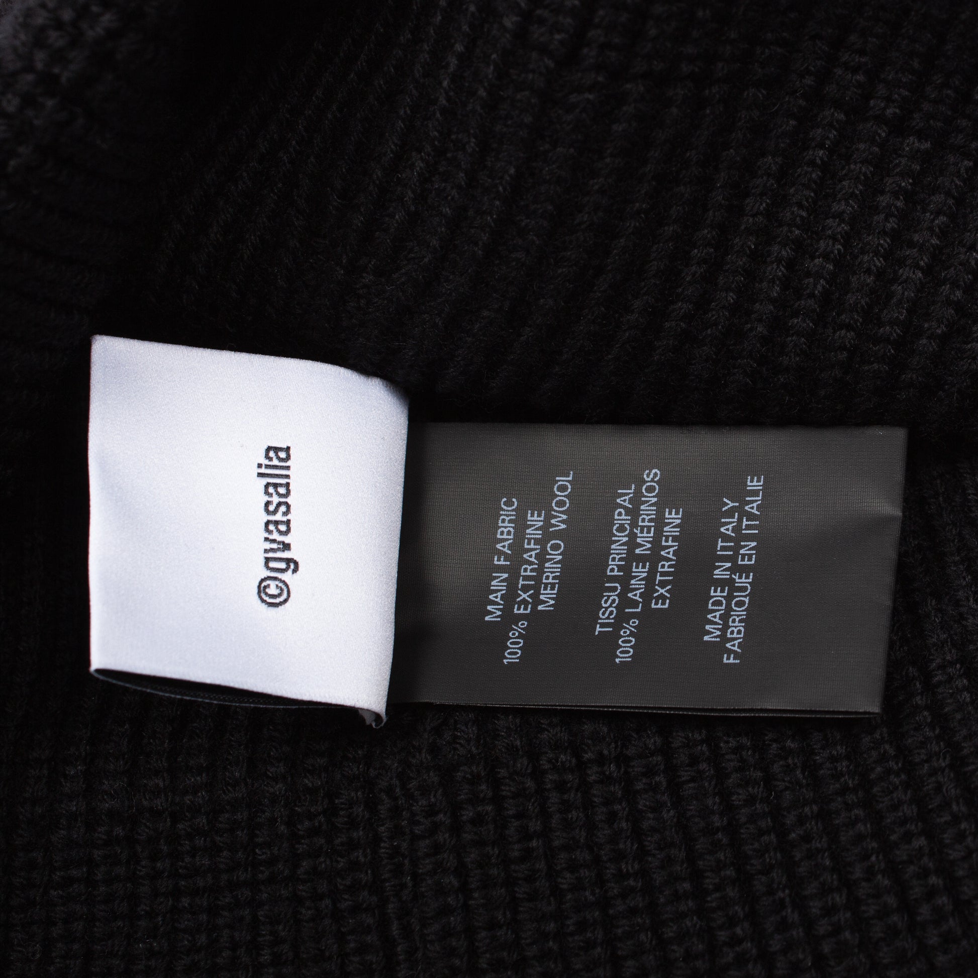 BLACK LOGO BEANIE
