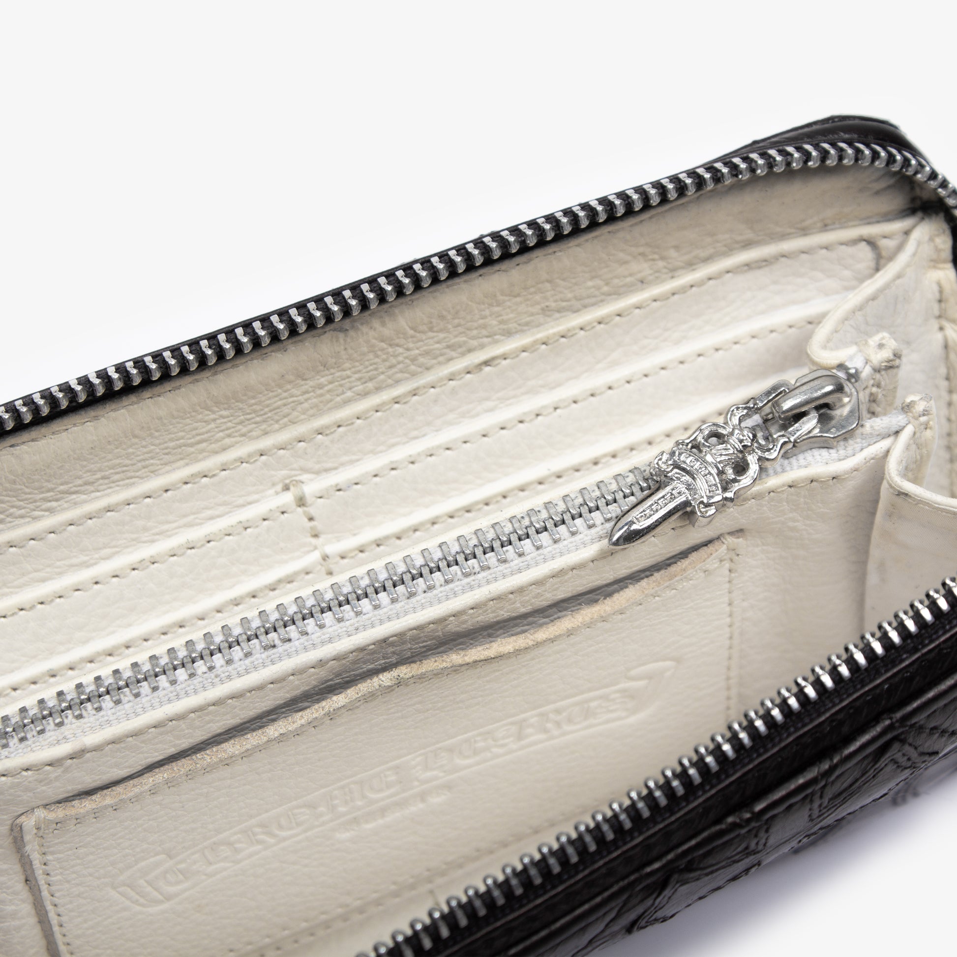 BLACK QUILTED CROSS PATCH ZIP WALLET