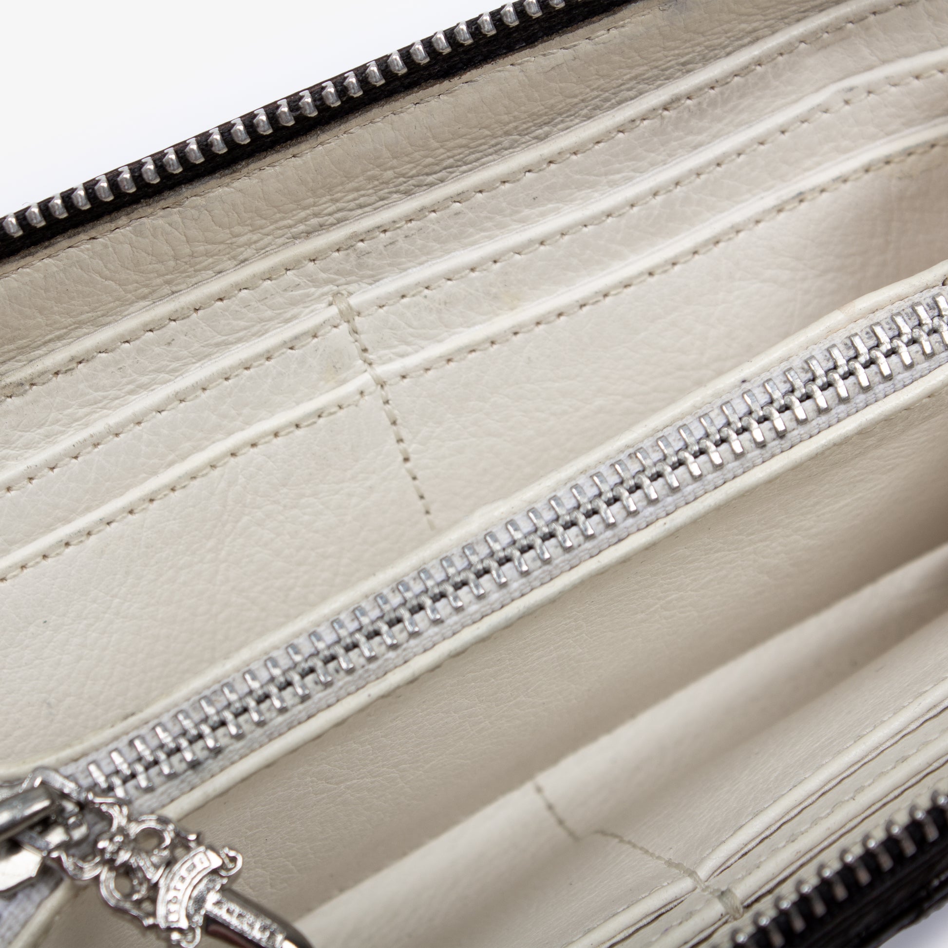 BLACK QUILTED CROSS PATCH ZIP WALLET
