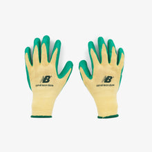 Load image into Gallery viewer, AIMÉ LEON DORE x NEW BALANCE GARDENING GLOVES