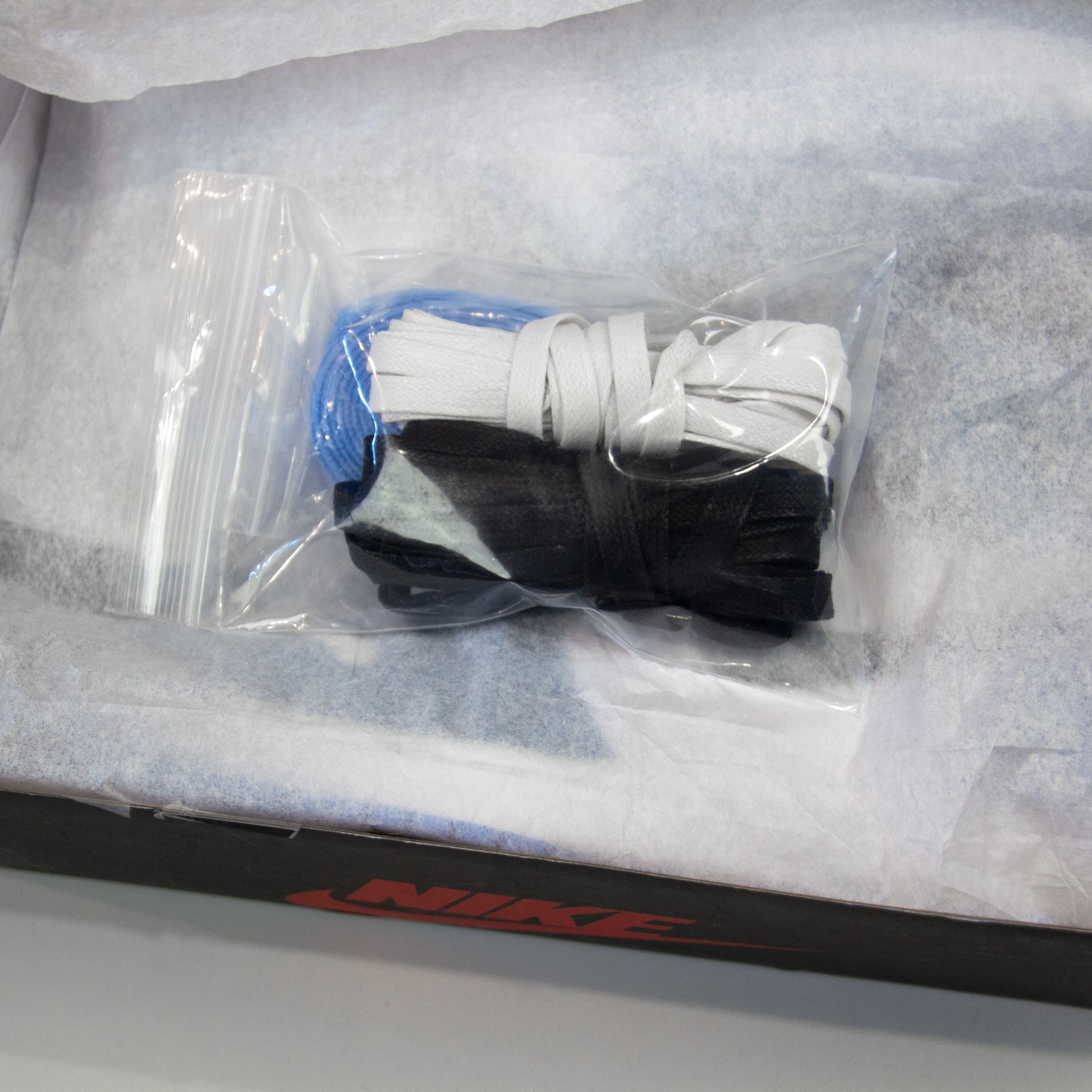 WHITE UNIVERSITY BLUE BLACK (1/2)