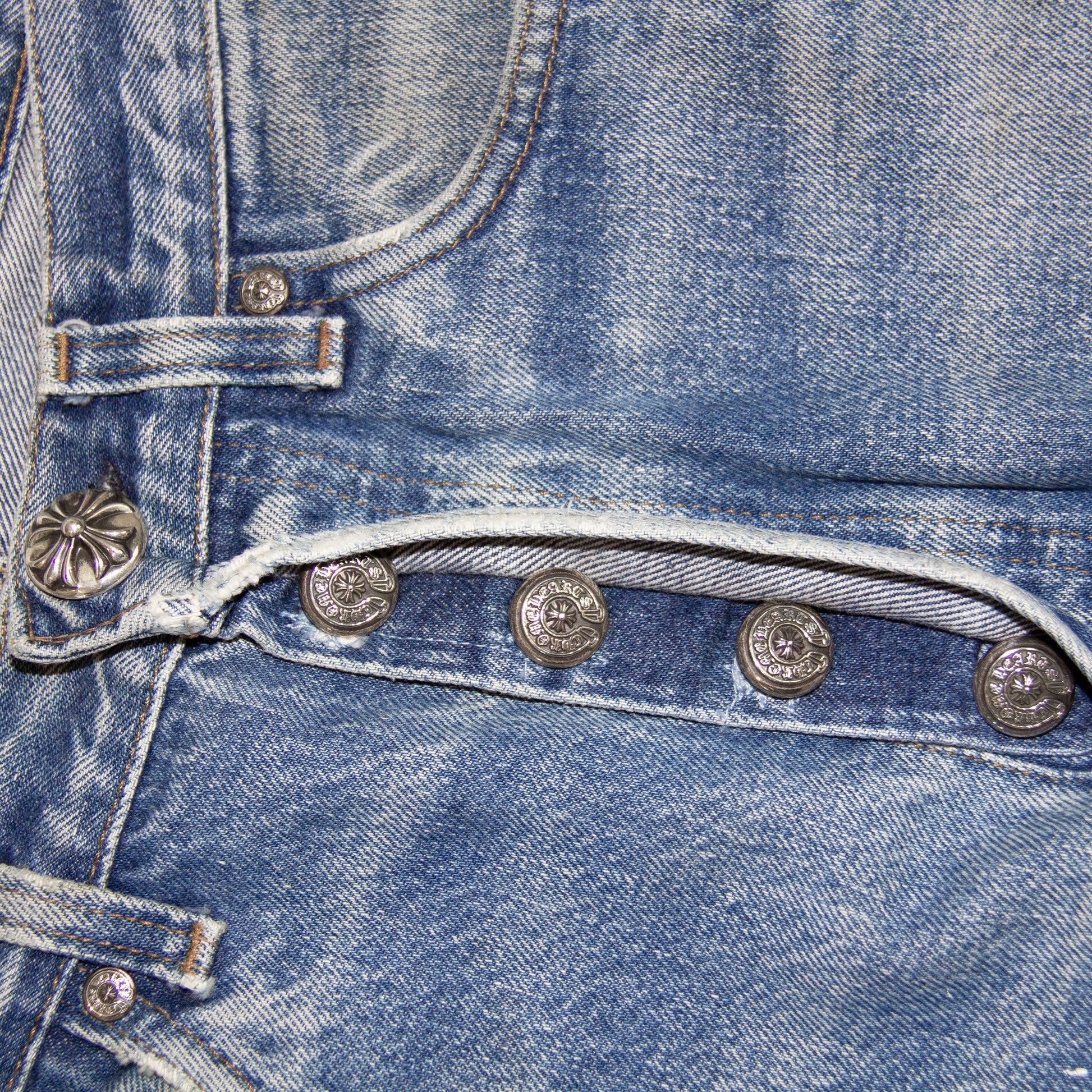 CHECKERED CROSS PATCH DENIM