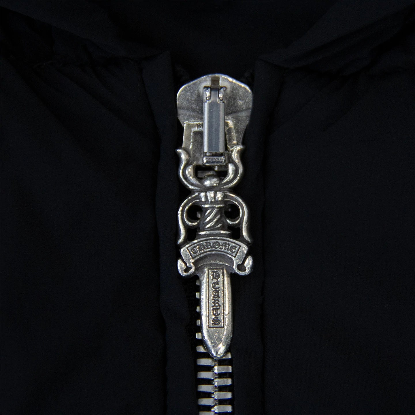 CROSS PATCH QUILTED NYLON JACKET