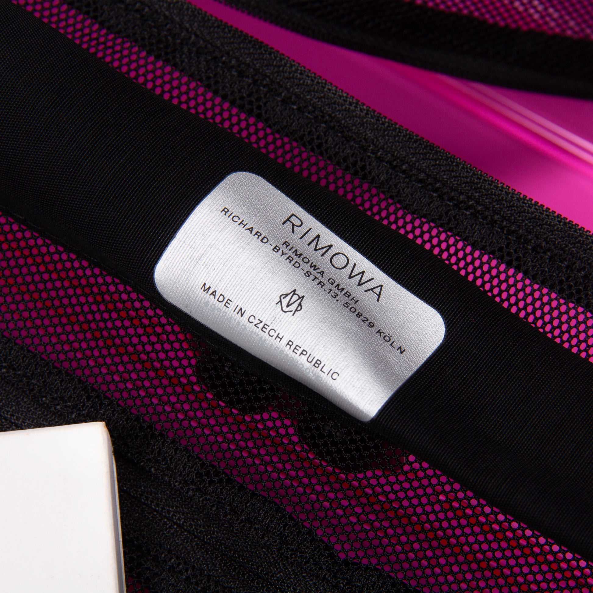 ESSENTIAL CABIN FLUO PINK CARRY ON